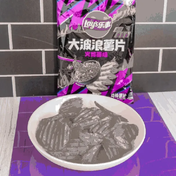 Wavy Potato Chips, Buldak Spicy Chicken Ramen Flavor, 2.47 oz